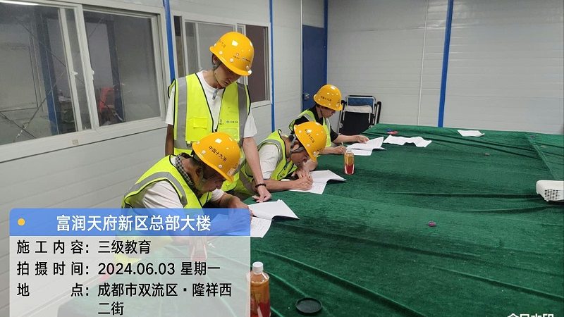 叉车培训费用主要由以下几部分构成：